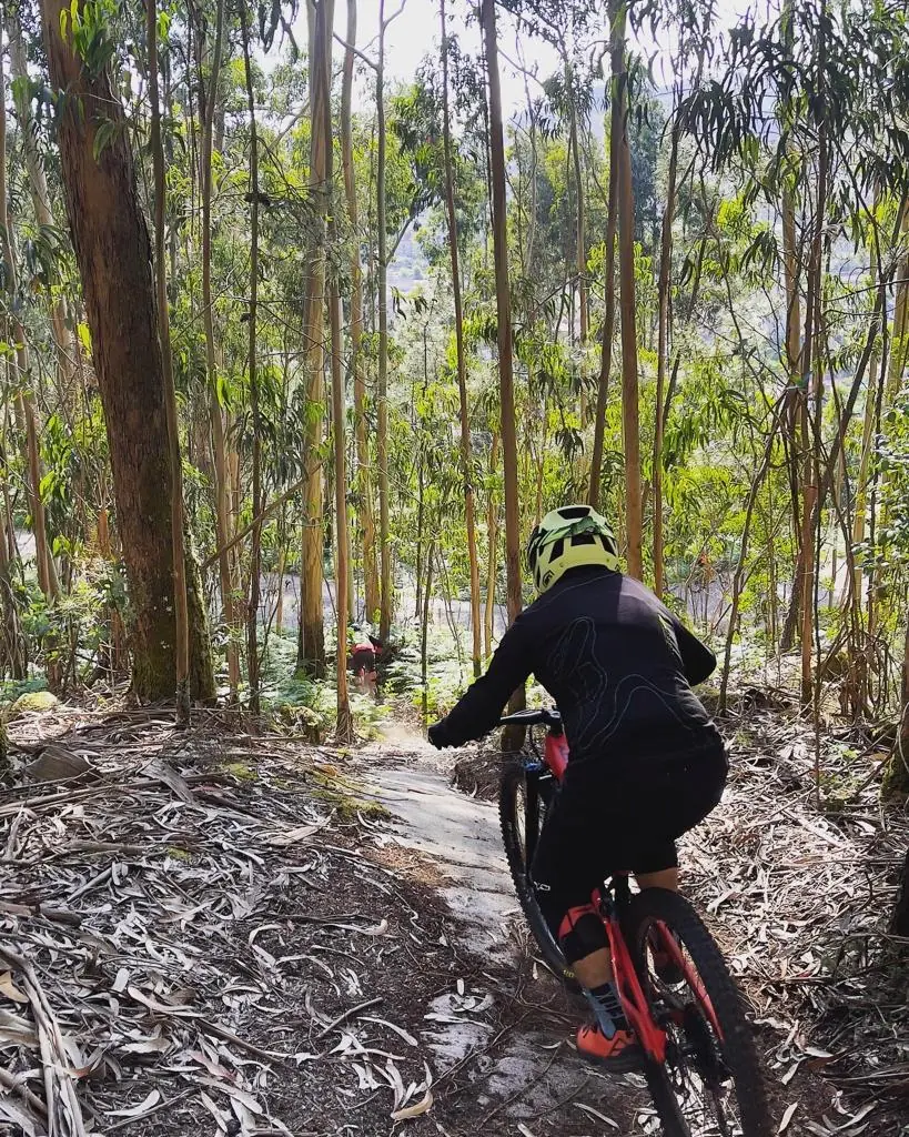 Ruta de enduro en las Rías Baixas con remontes y guía de MTBSPAIN