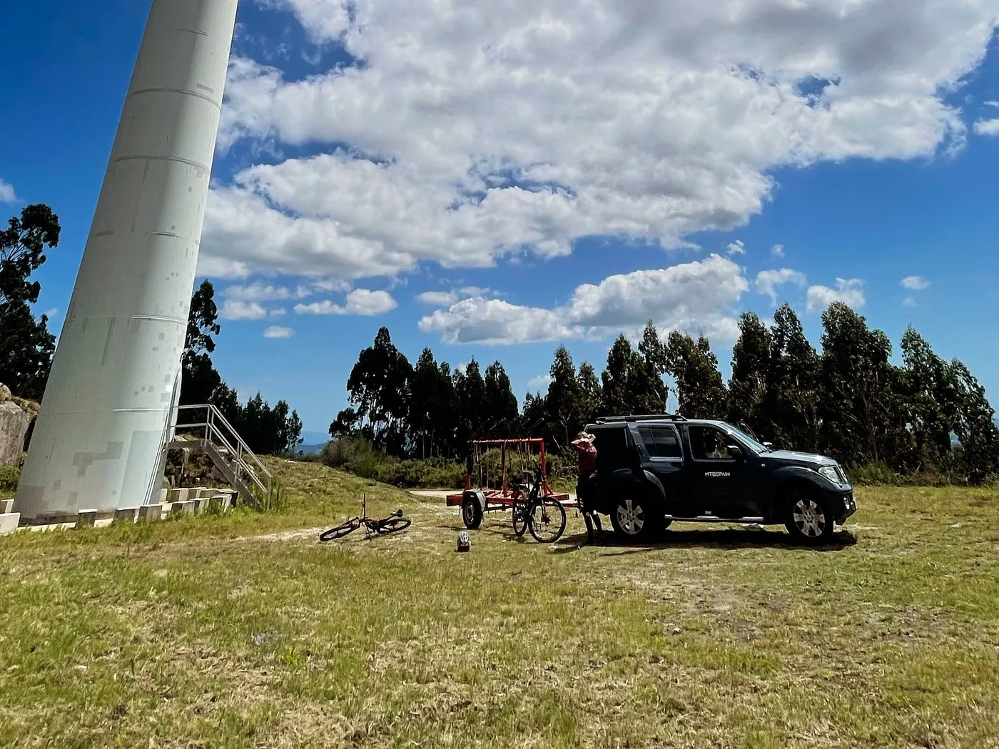 Vehículo de apoyo del curso de enduro en Xiabre